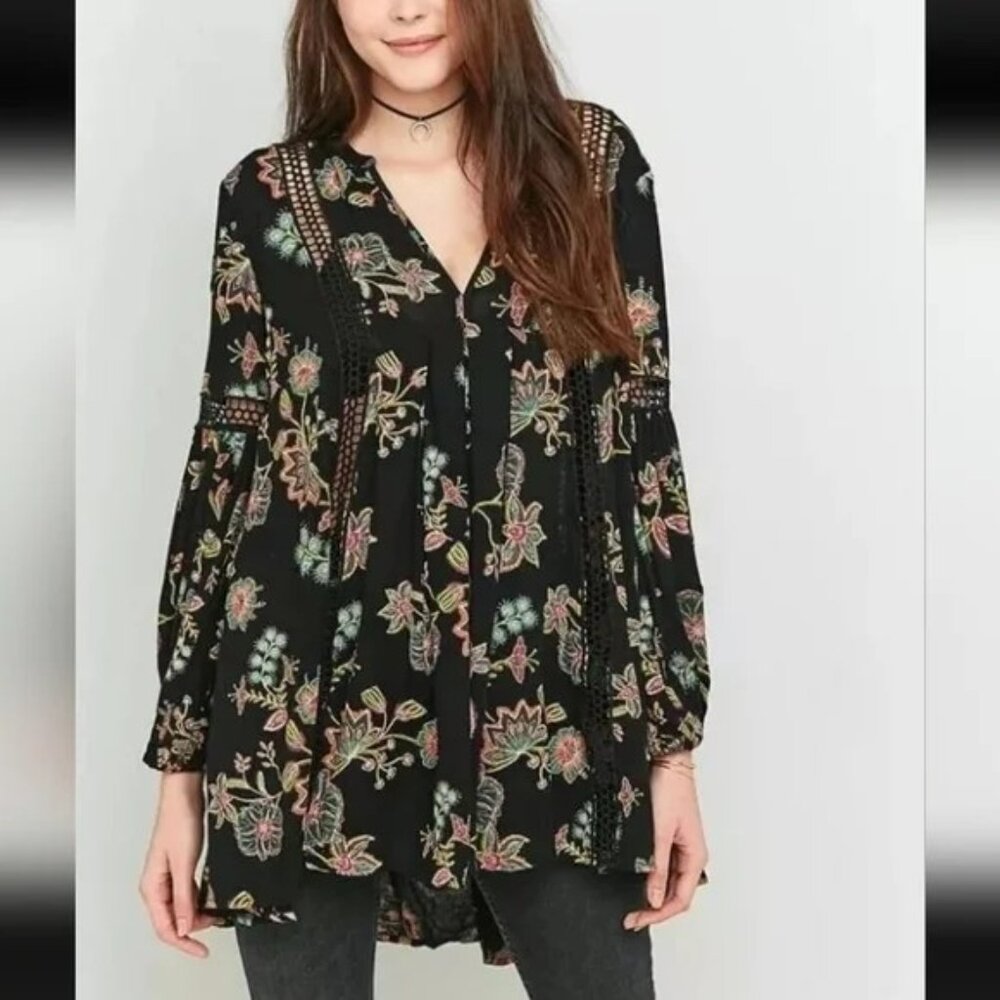 Free People Just the Two of Us Black Floral V-neck Boho Tunic Blouse. Size S.